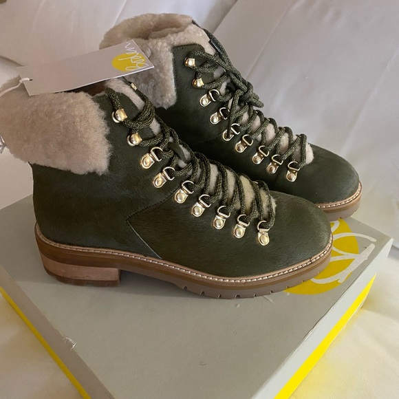 New in box, Boden Lace-up Winter Boot in Olive green ❄️ - Picture 4 of 7